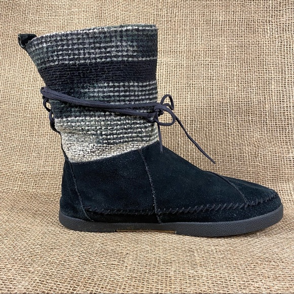 Toms Boots Sweater  Suede  Faux Fur Lined Sz W8.5 - Picture 3 of 9